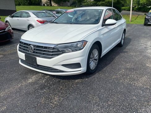 Used 2019 Volkswagen Jetta FWD image 2