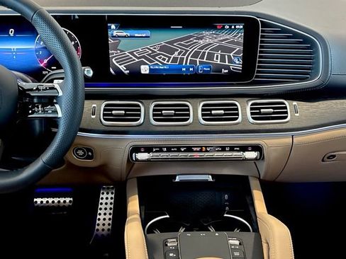 New 2026 Mercedes-Benz GLS 580 4MATIC image 23