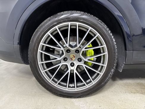 Certified 2023 Porsche Cayenne Platinum Edition AWD/4WD image 16