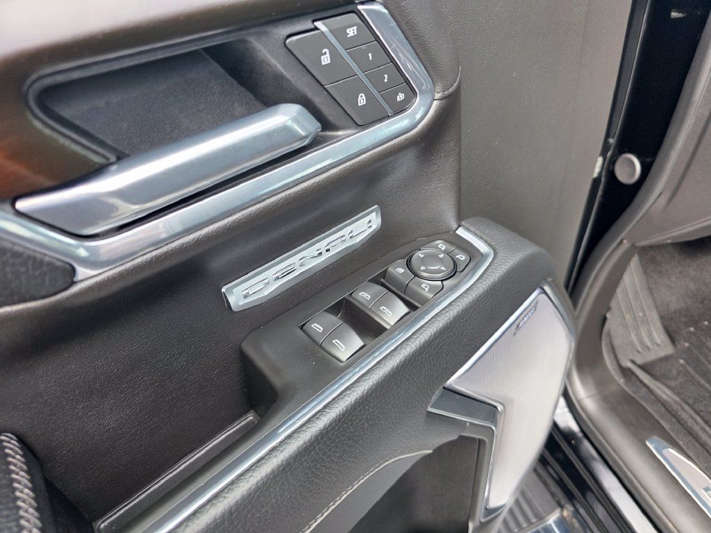 Certified 2025 GMC Sierra 1500 Denali w/ Technology Package AWD/4WD image 12