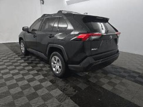 Used 2020 Toyota RAV4 LE image 4