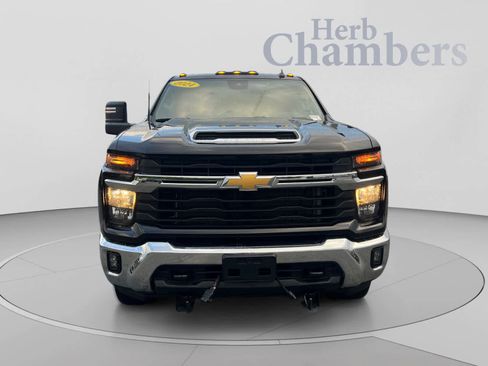 Used 2024 Chevrolet Silverado 2500 LT w/ Convenience Package AWD/4WD image 2