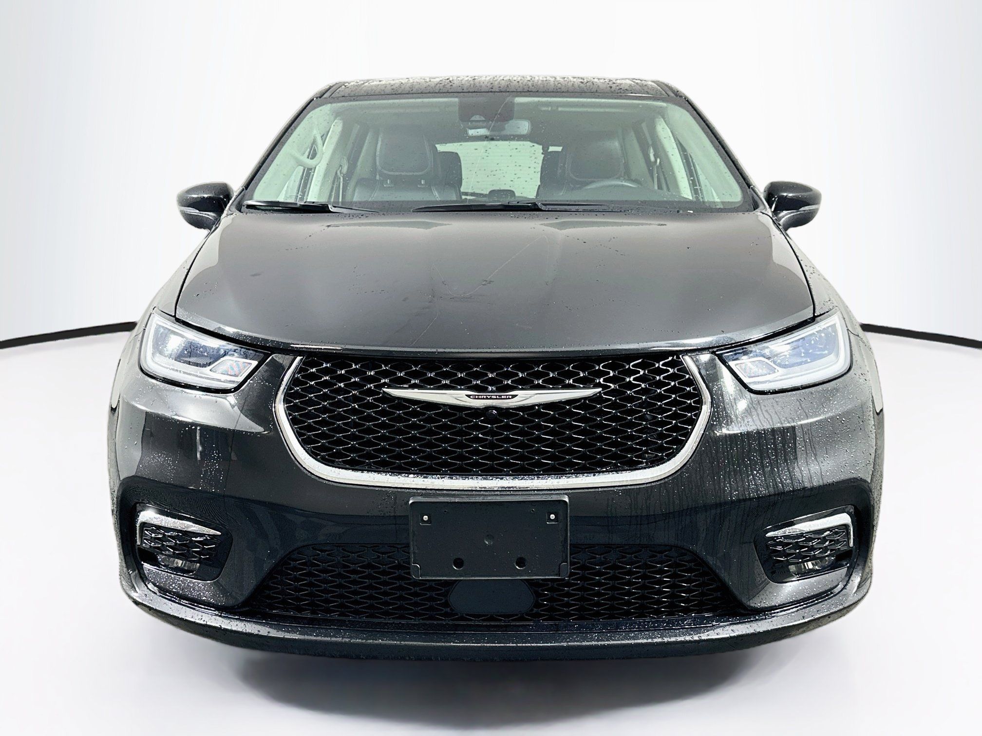 Used 2023 Chrysler Pacifica Touring-L FWD image 2