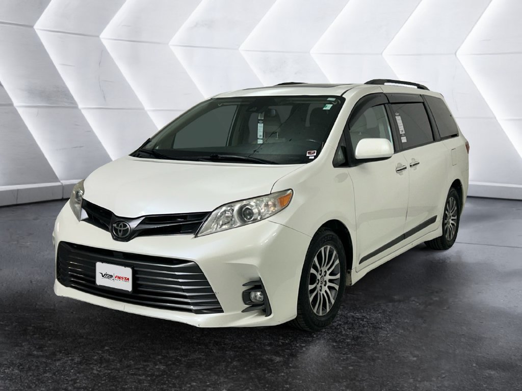 Used 2020 Toyota Sienna XLE w/ XLE Navigation Package FWD image 3