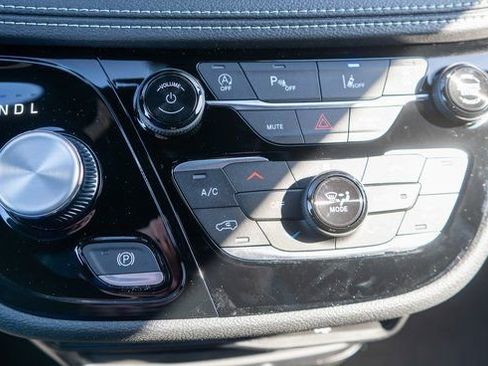 New 2026 Chrysler Pacifica Select image 24