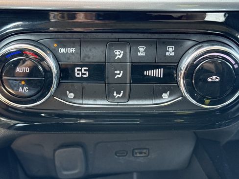 Used 2025 Chevrolet Trax LT w/ LT Convenience Package FWD image 18
