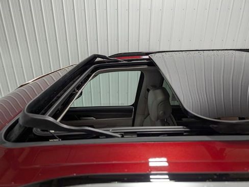 Used 2024 Jeep Wagoneer L Series III w/ Premium Group I image 8