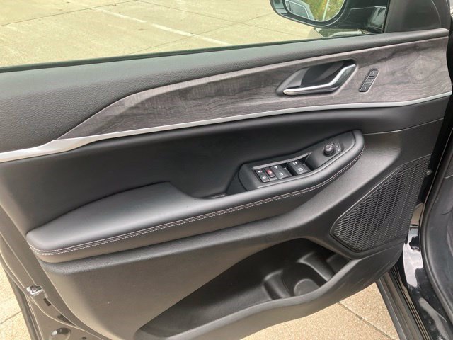 Certified 2024 Jeep Grand Cherokee Limited w/ Luxury Tech Group II AWD/4WD image 9