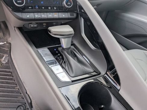 Certified 2025 Hyundai Elantra SEL FWD image 18