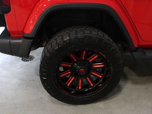 Used 2018 Jeep Wrangler Unlimited Sahara w/ Cold Weather Group AWD/4WD image 25