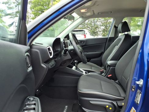 Certified 2024 Hyundai Venue Limited FWD image 16