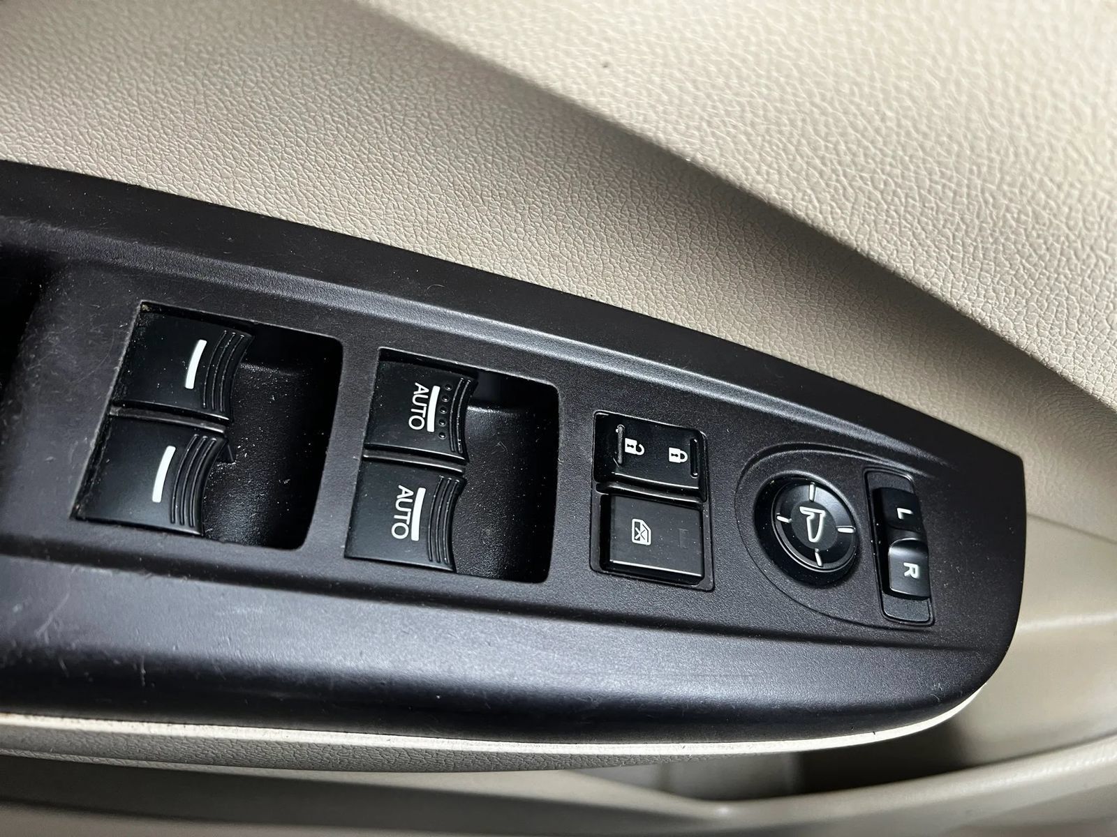 Used 2016 Acura RDX w/ Advance Package AWD/4WD image 17