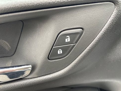 Used 2025 Chevrolet Trax RS w/ Driver Confidence Package image 11