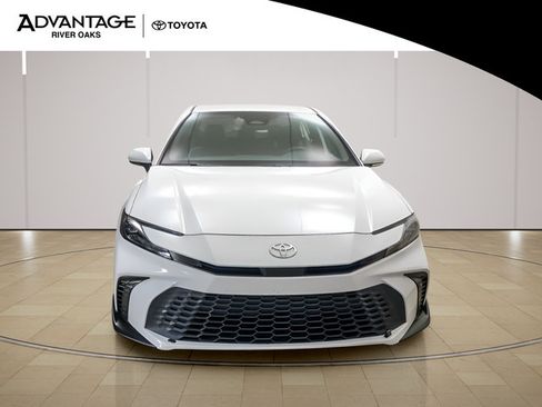 Used 2025 Toyota Camry SE FWD image 3