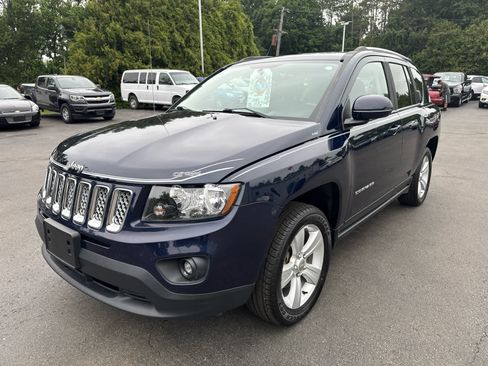 Used 2017 Jeep Compass Latitude AWD/4WD image 7