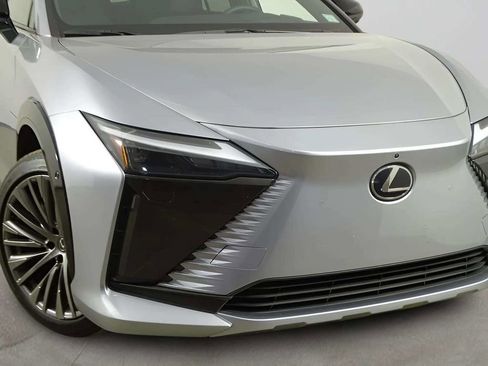 Used 2024 Lexus RZ 450e Premium w/ Accessory Package (Z1) image 28