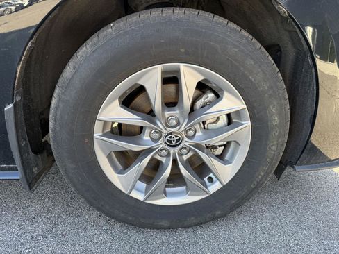 Used 2025 Toyota Sienna FWD image 15