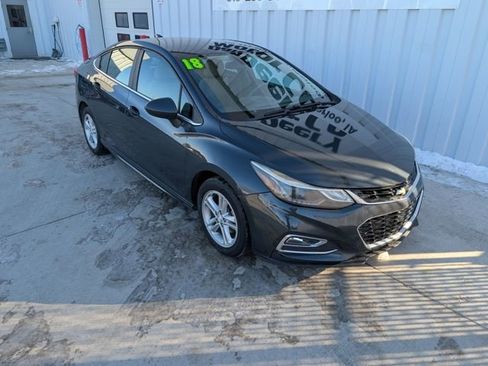 Used 2018 Chevrolet Cruze LT w/ Convenience Package image 6