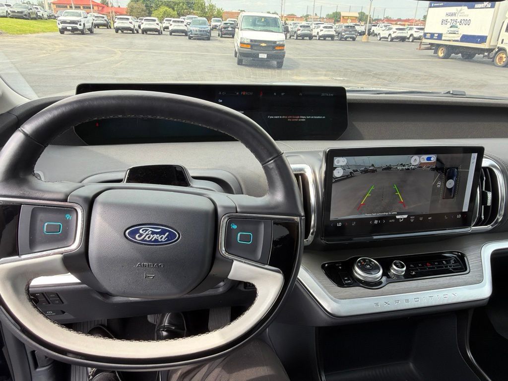Used 2025 Ford Expedition Max Platinum AWD/4WD image 13