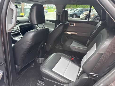 Used 2023 Ford Explorer XLT w/ Equipment Group 202A AWD/4WD image 14