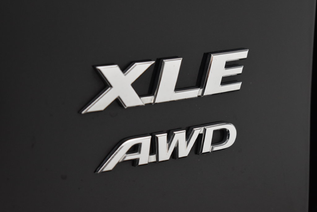 Used 2025 Toyota RAV4 XLE AWD/4WD image 10