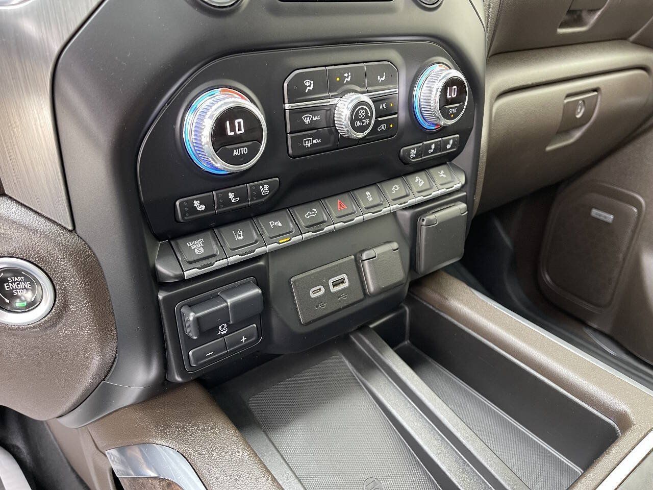 Used 2021 GMC Sierra 2500 Denali w/ Denali Ultimate Package AWD/4WD image 26