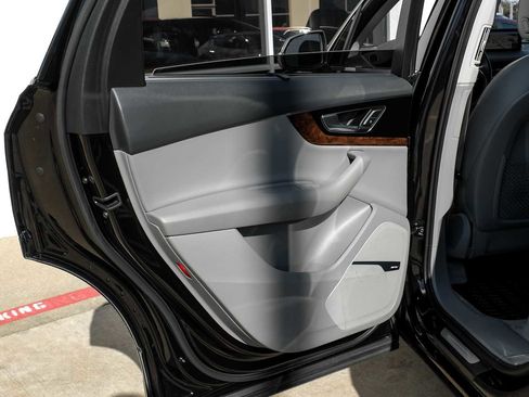 Used 2017 Audi Q7 3.0T Prestige image 46