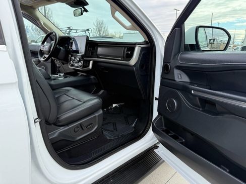 Used 2024 Ford Expedition XLT image 27