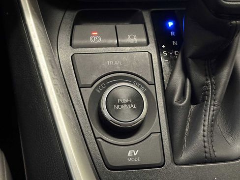 Used 2025 Toyota RAV4 XLE w/ Convenience Package image 22