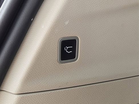 Used 2022 Chrysler Pacifica Touring-L w/ Uconnect Theater Family Group image 14