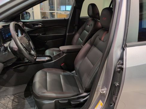 Used 2025 Chevrolet Trax RS w/ Driver Confidence Package image 11