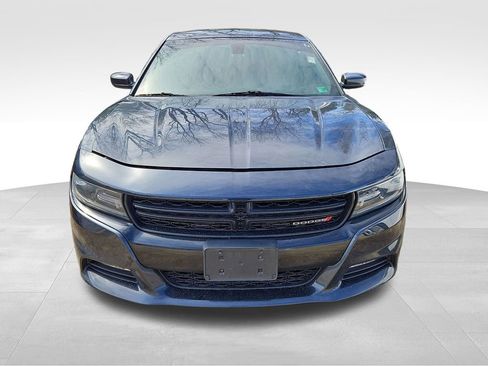 Used 2019 Dodge Charger SXT image 2