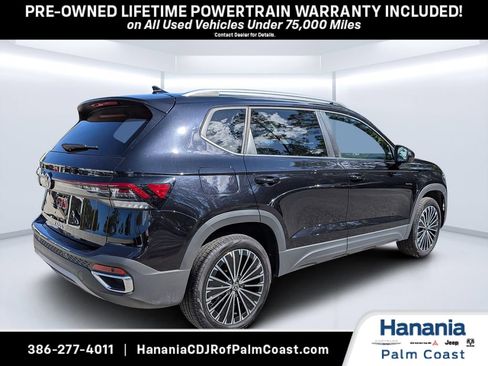 Used 2025 Volkswagen Taos SE FWD image 3