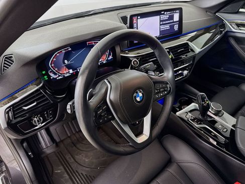Used 2023 BMW 530i xDrive w/ Convenience Package image 10