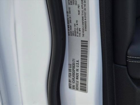 Used 2023 Jeep Grand Cherokee L Limited AWD/4WD image 22