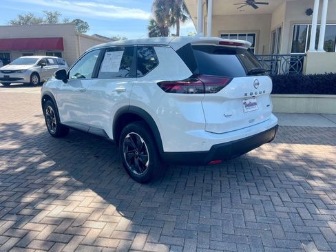 Used 2025 Nissan Rogue SV AWD/4WD image 3