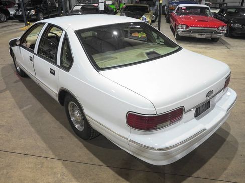 Used 1996 Chevrolet Impala SS RWD image 16