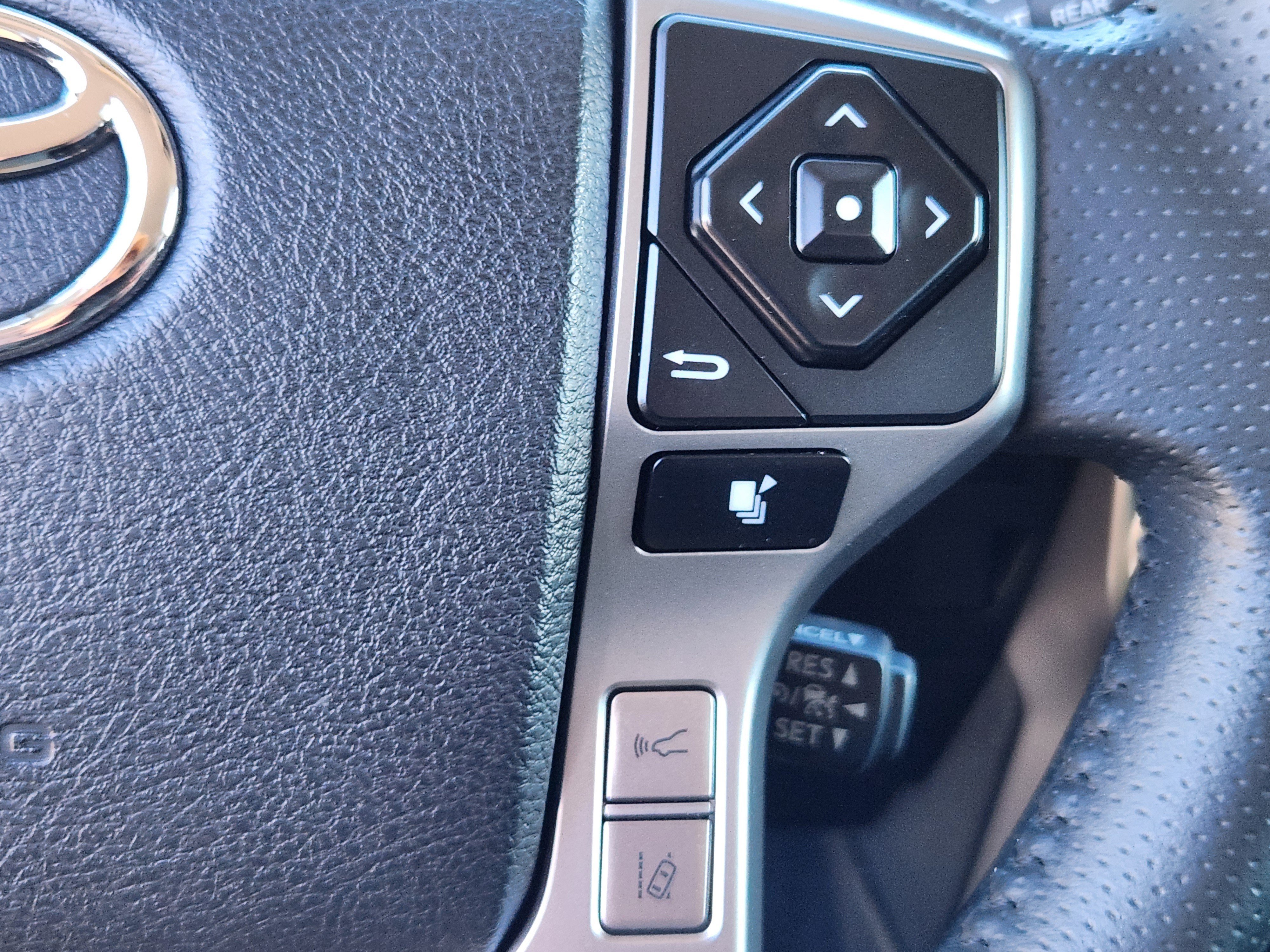 Certified 2023 Toyota 4Runner SR5 AWD/4WD image 15