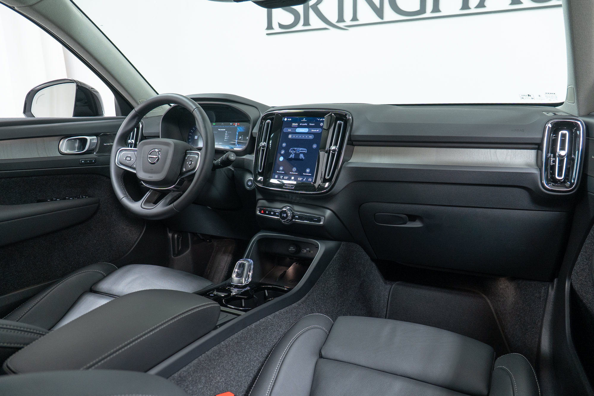 Certified 2025 Volvo XC40 B5 Plus AWD/4WD image 14