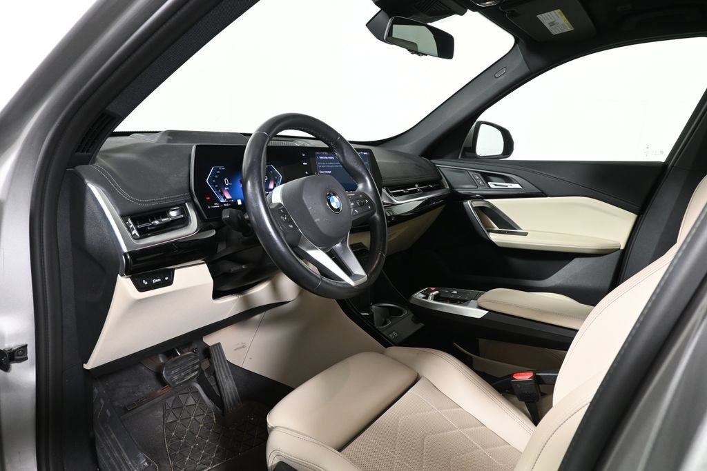 Certified 2025 BMW X1 xDrive28i w/ Technology Package AWD/4WD image 4