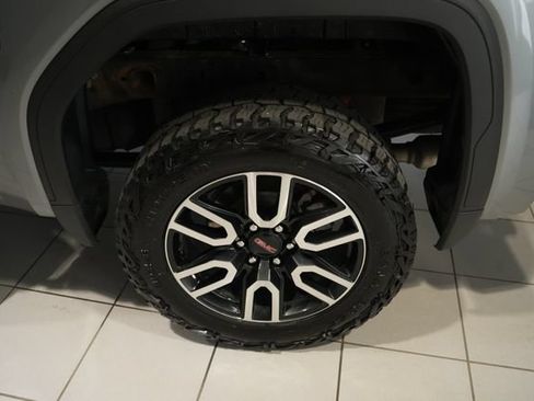 Used 2023 GMC Sierra 1500 AT4 w/ AT4 Premium Package AWD/4WD image 11