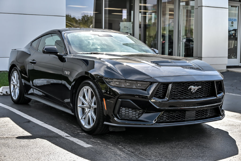 Certified 2025 Ford Mustang GT Premium RWD image 9