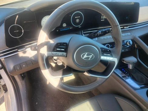 Used 2025 Hyundai Elantra SEL image 11