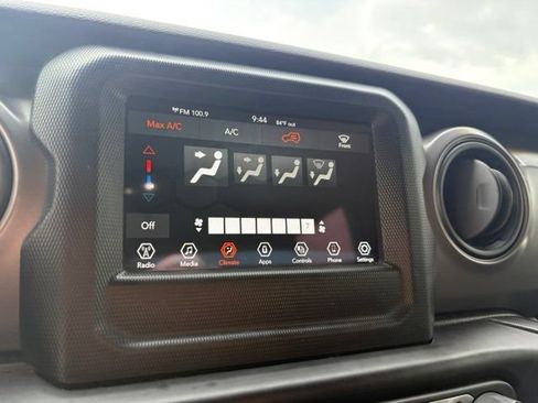 Used 2022 Jeep Wrangler Sport AWD/4WD image 16