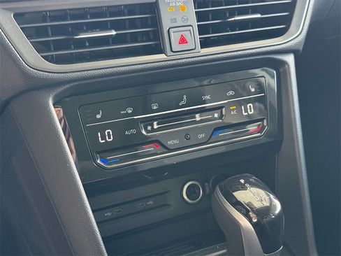 New 2026 Volkswagen Taos SE image 19