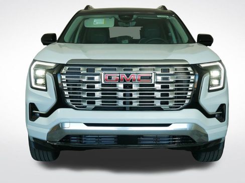New 2026 GMC Terrain Denali w/ LPO, Black Badging Package image 9
