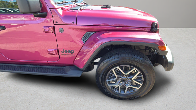 Used 2026 Jeep Wrangler Unlimited Sahara AWD/4WD image 40