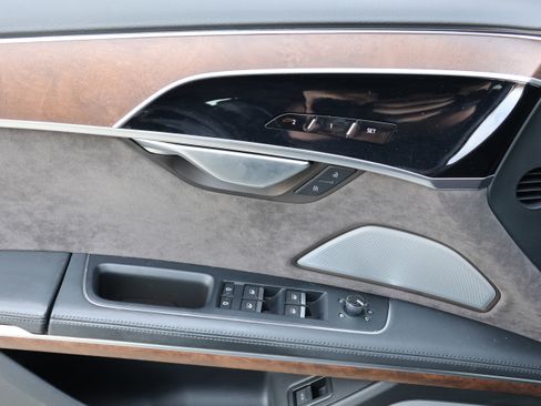 Used 2021 Audi A8 L 4.0T w/ Executive Plus Package image 12