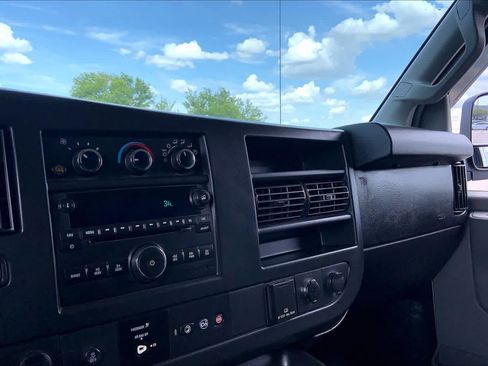 Used 2018 Chevrolet Express 3500 LT w/ LT Preferred Equipment Group RWD image 33