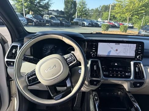 Certified 2022 Kia Sorento SX Prestige w/ Panoramic Sunroof Package AWD/4WD image 4